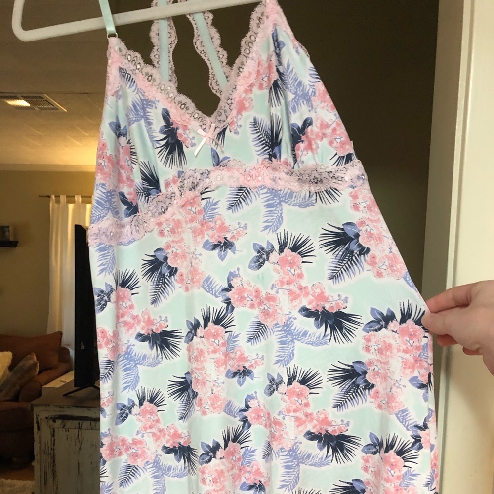 Jessica Simpson night gown/lingerie size medium